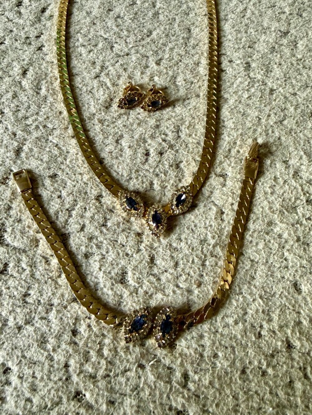 Vintage Gold Tone Blue Crystal Necklace Bracelet Clip Earrings Jewelry Set